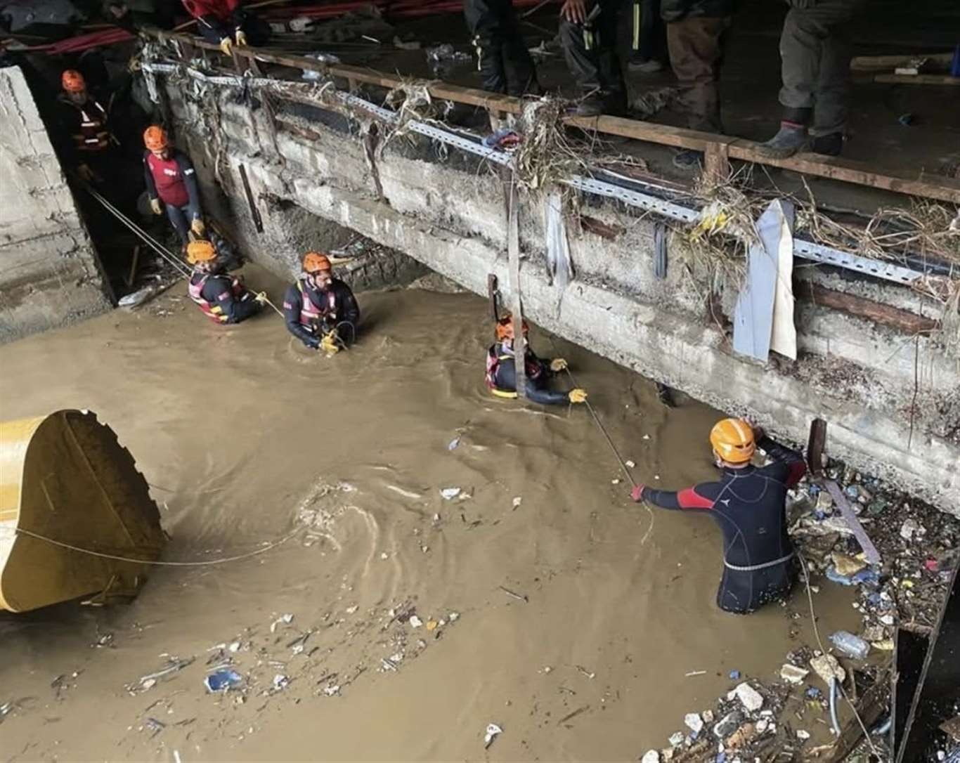 Muğla AFAD ekipleri İstanbul’daki sel bölgesinde görev yapıyor haberi