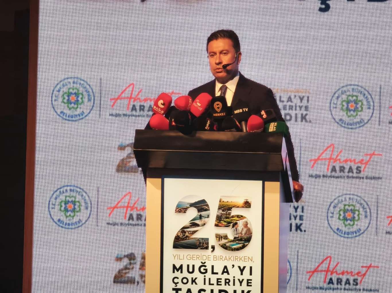 Muğla Büyükşehir Belediye Ahmet Aras 2,5 yıllık icraatlarını açıkladı: Vaatlerin yüzde 61,5'i hayata geçirildi haberi