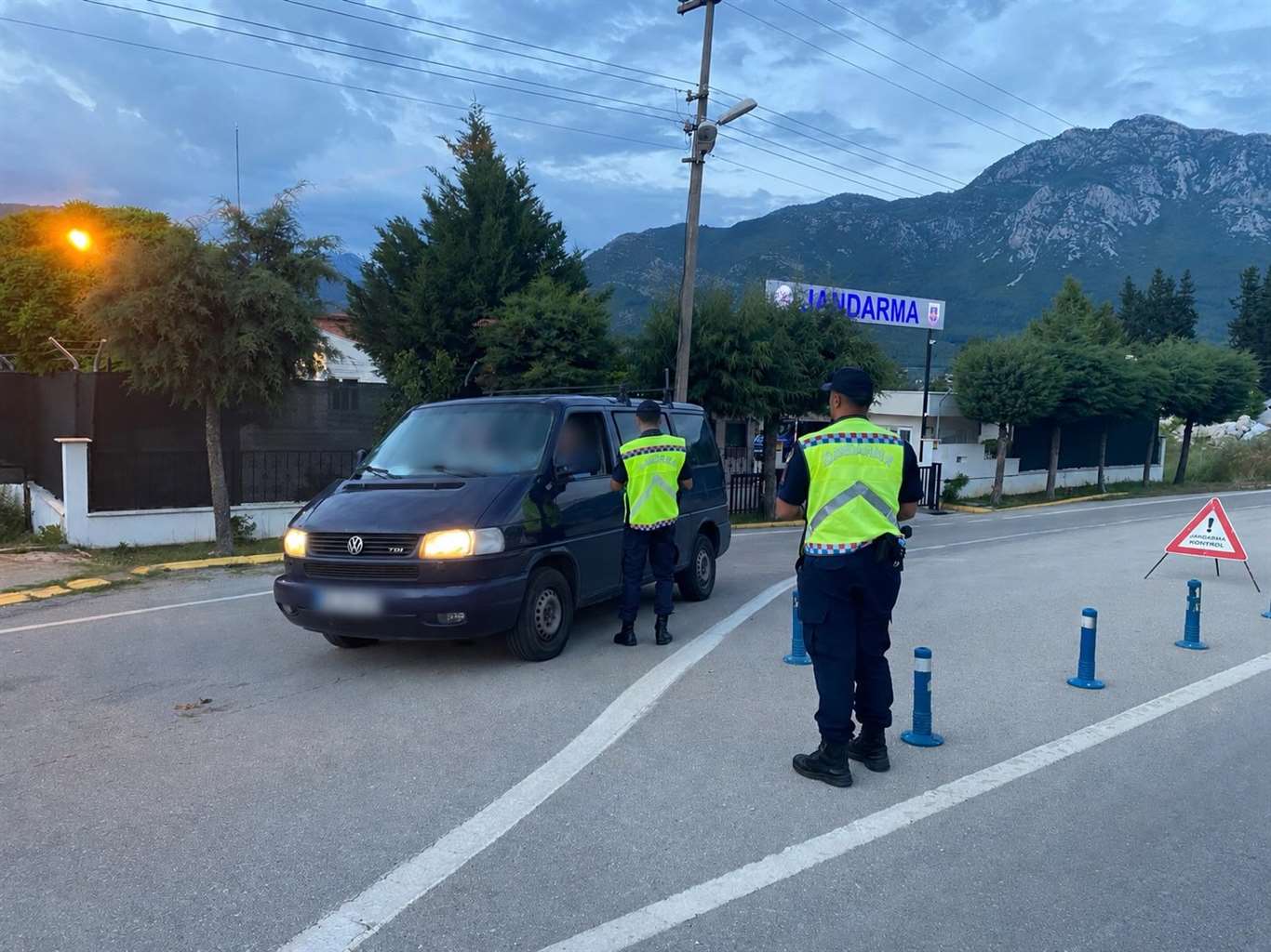     Bir haftada 77 aranan şahıs yakalandı, 22'si tutuklandı haberi