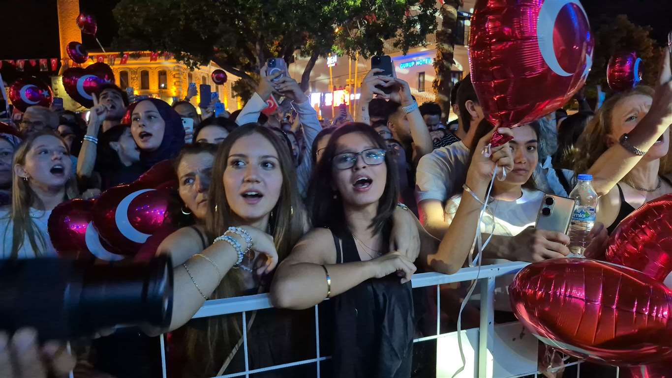 Bodrum'da binlerce kişi 30 Ağustos Zafer Bayramı'nı kutladı haberi