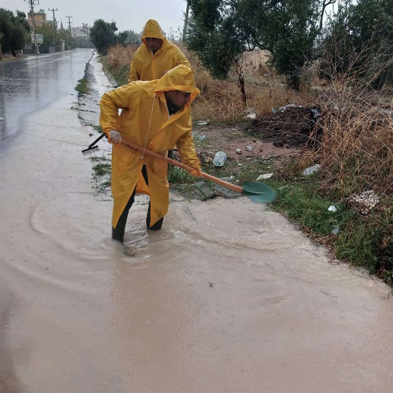 Muğla Büyükşehir Belediyesi ekipleri yağmur mesaisinde haberi