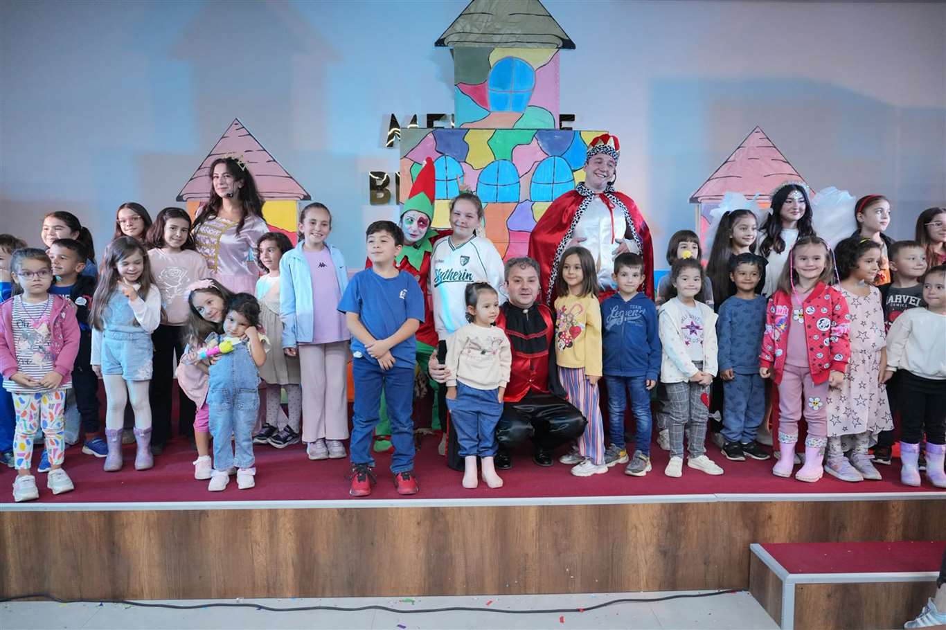  Çocuklar şenlikte sanatla ve eğlenceyle buluştu haberi