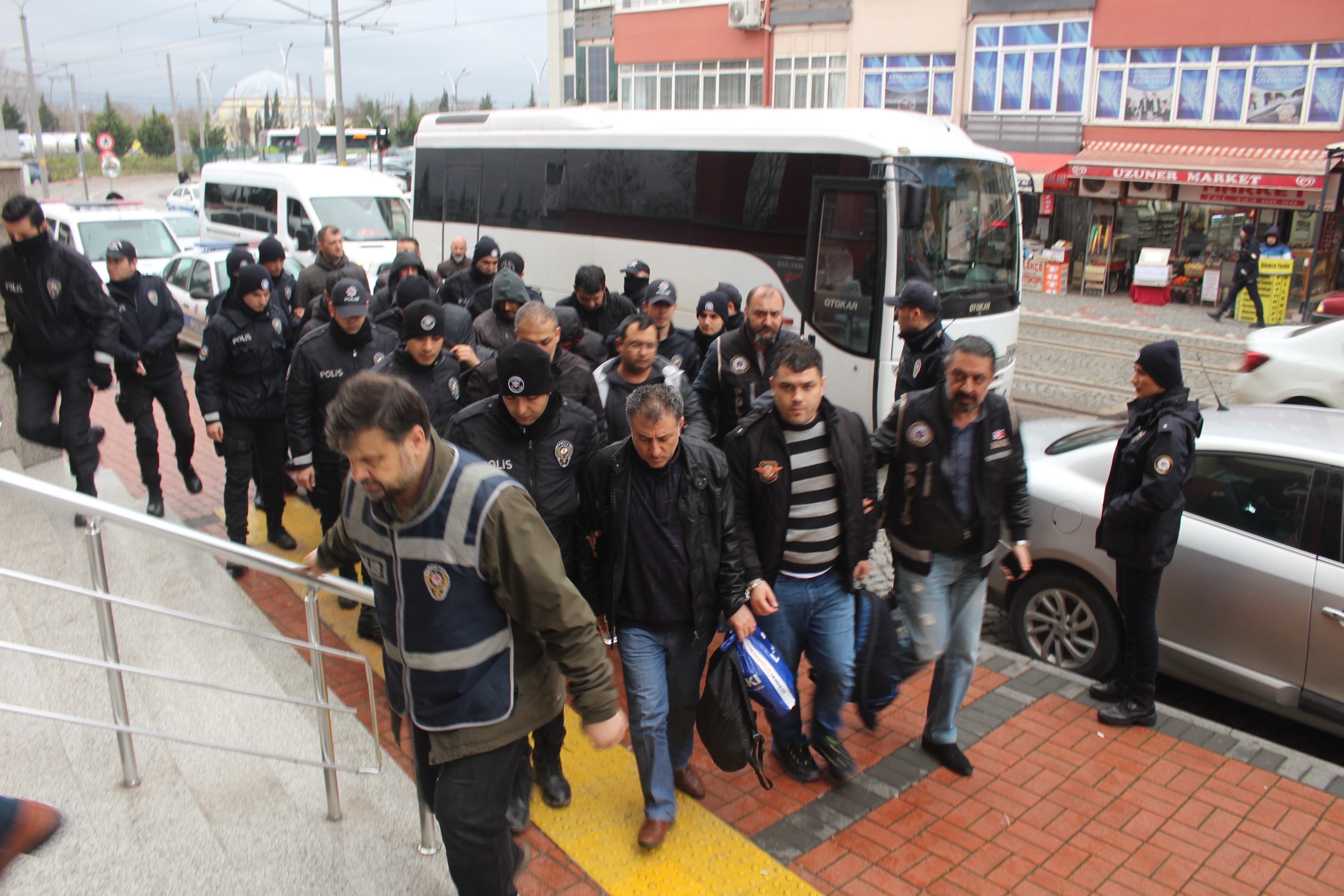 FETÖ operasyonlarında 12 şüpheli gözaltına alındı 86