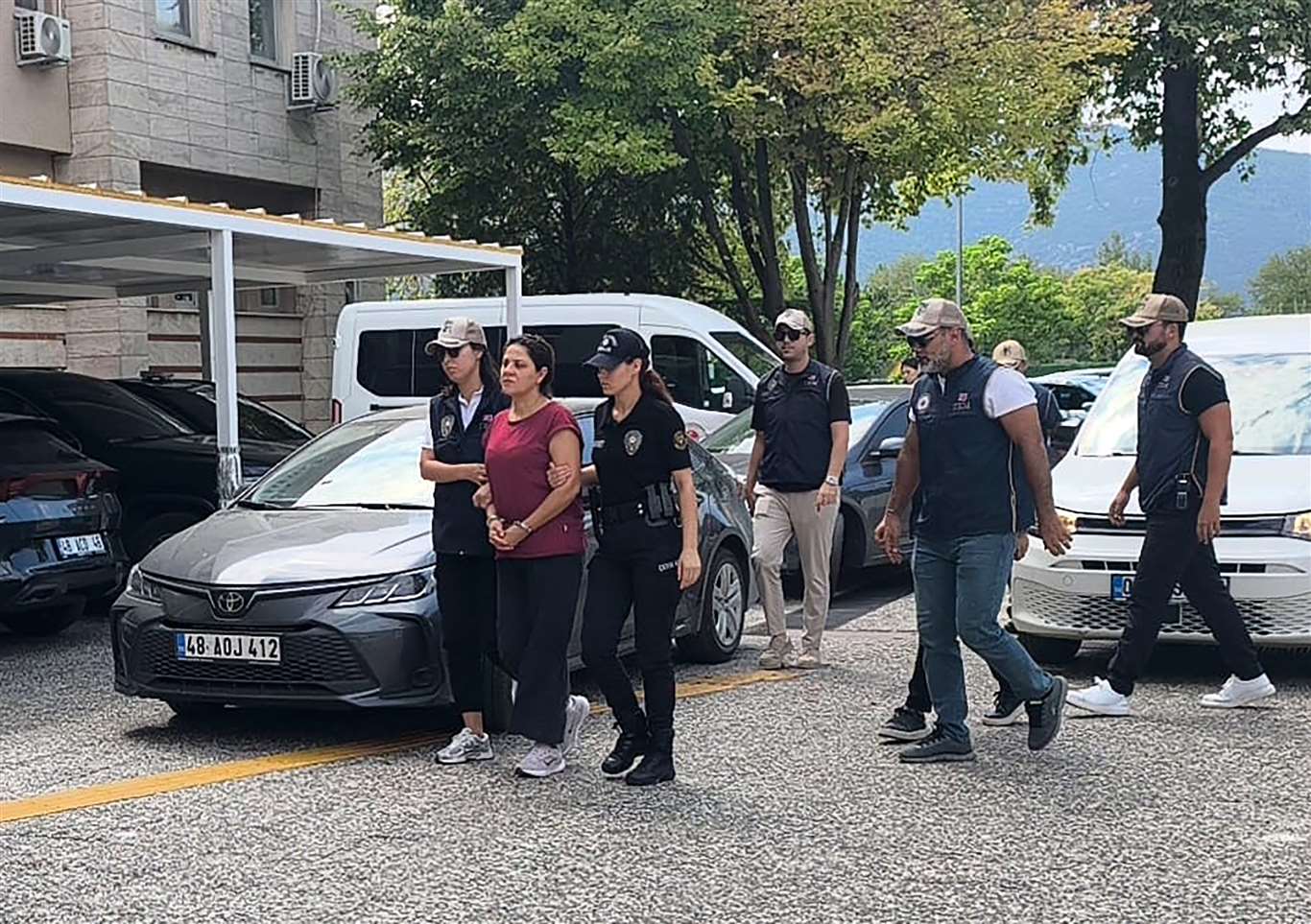 FETÖ’cü yüzbaşının ablasına 10 yılda 2. tutuklama haberi