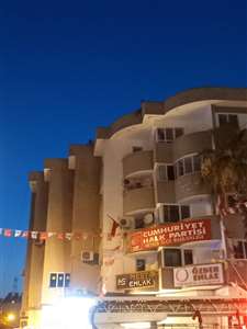 Muğla'da çatıya çıkan genç ikna edilerek aşağı indirildi haberi