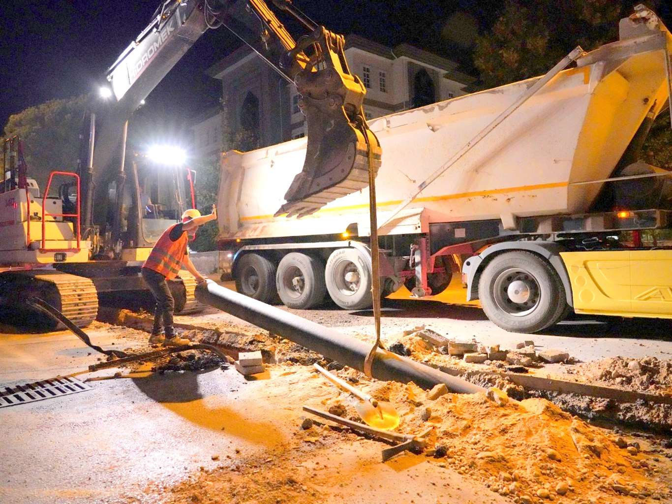    Menteşe’de içme suyu hatları gece yenileniyor haberi