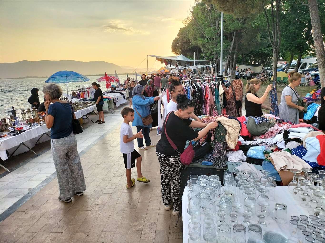 Köyceğiz'de hafta sonu ikinci el pazarı kuruldu haberi