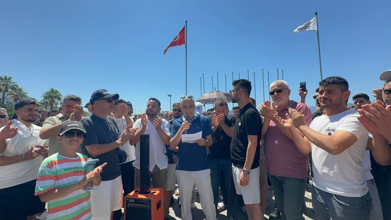 Kapalı Çarşı esnafından belediye önünde protesto haberi