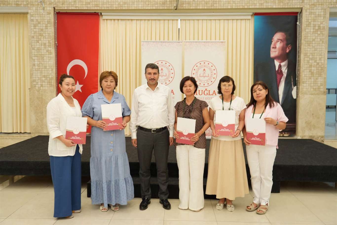    Kazakistanlı öğretmenlerin Muğla programı tamamlandı haberi