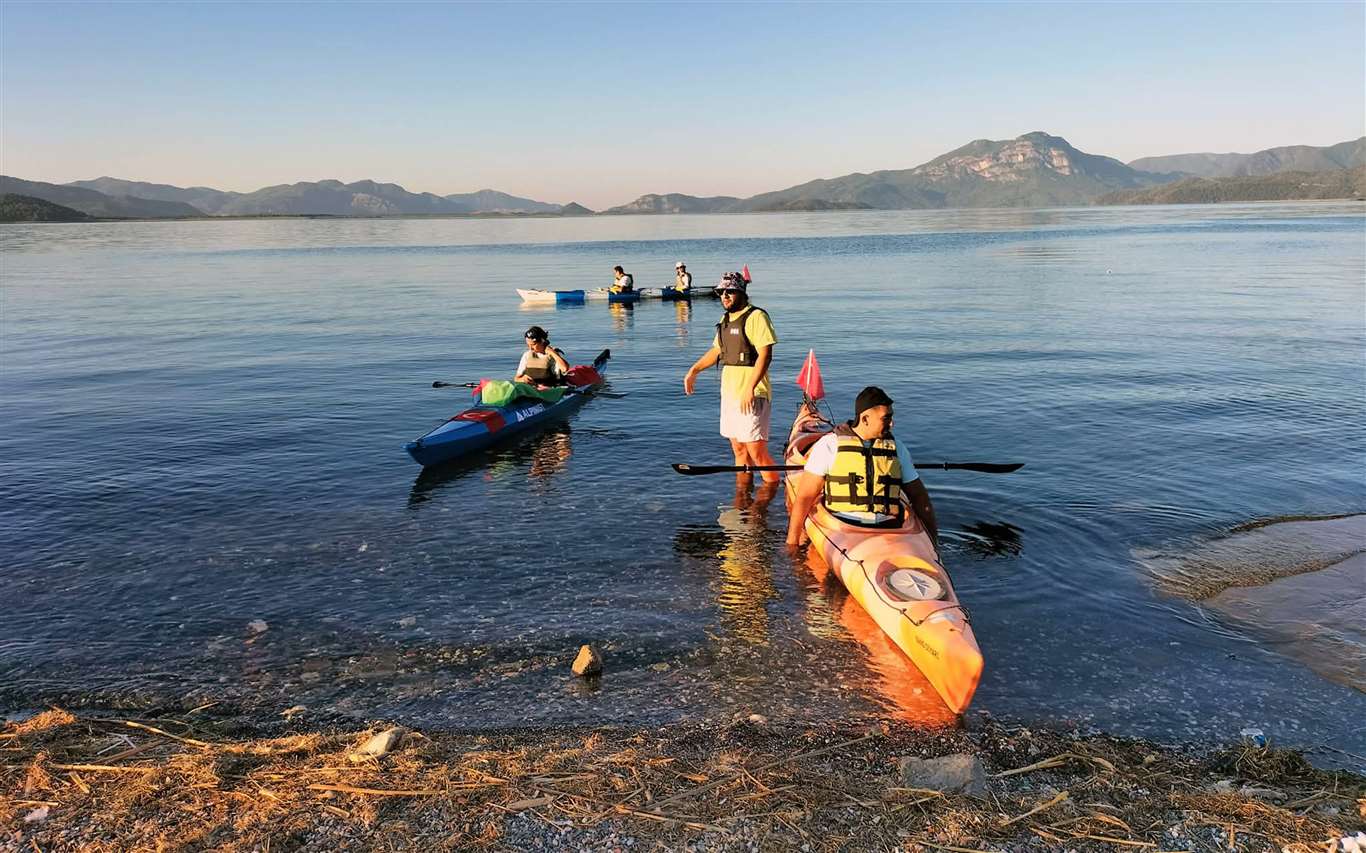 Köyceğiz Gölü'nde 30 Ağustos ve Dünya Barış Günü'nde ‘İki Devlet Bir Can' mesajı haberi