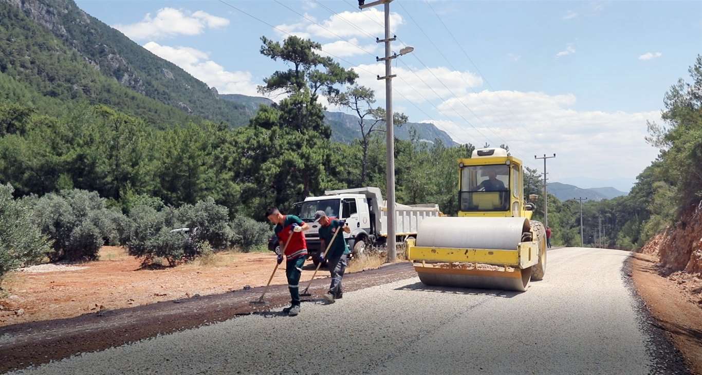       Kuyucak-Akyaka bağlantı yolunda asfaltlama çalışması haberi