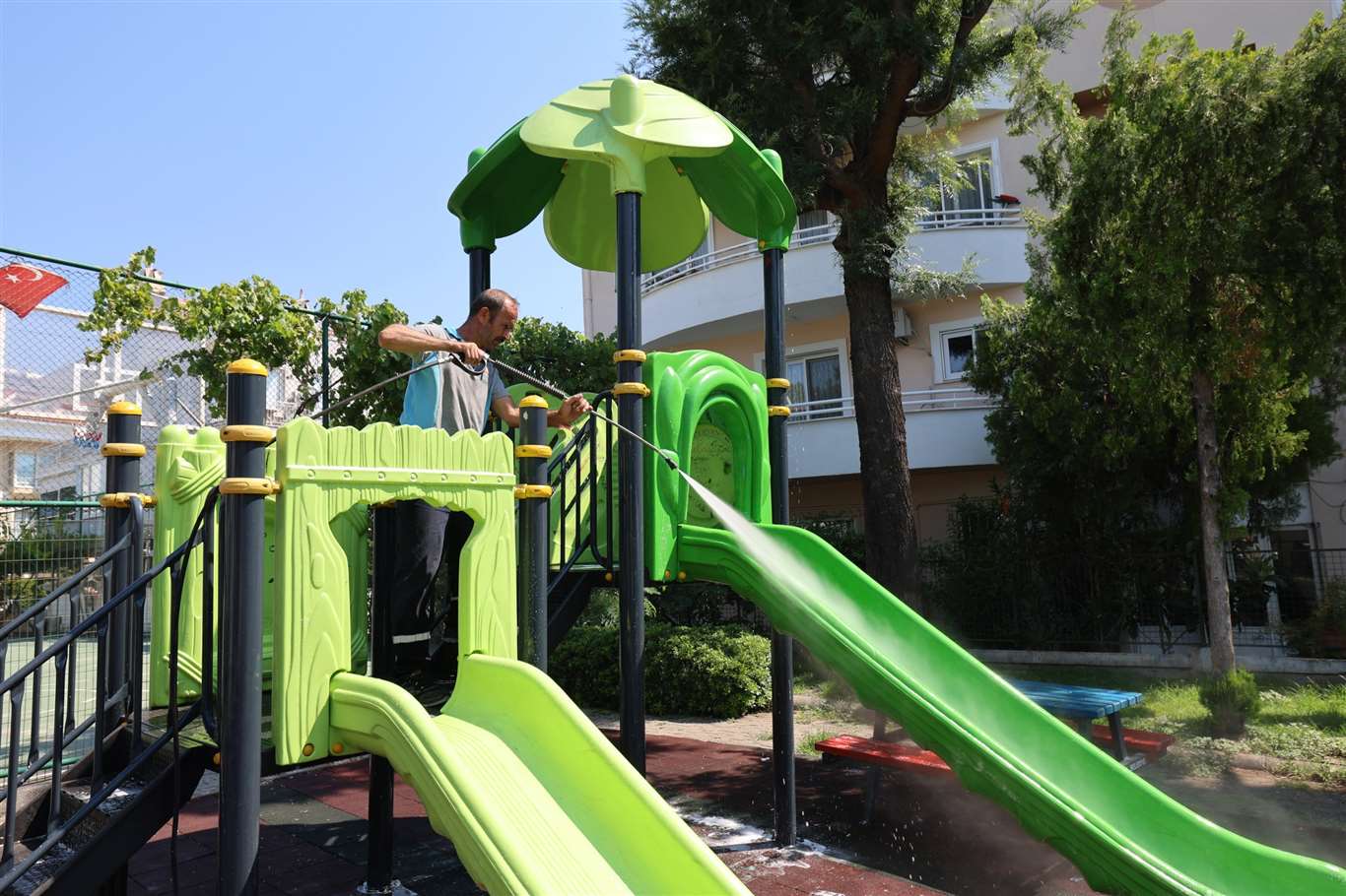 Marmaris'te temizlik çalışmaları sürüyor haberi