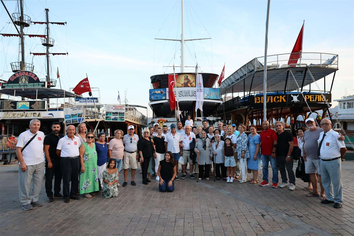 Marmaris’te gaziler tekne turunda buluştu haberi
