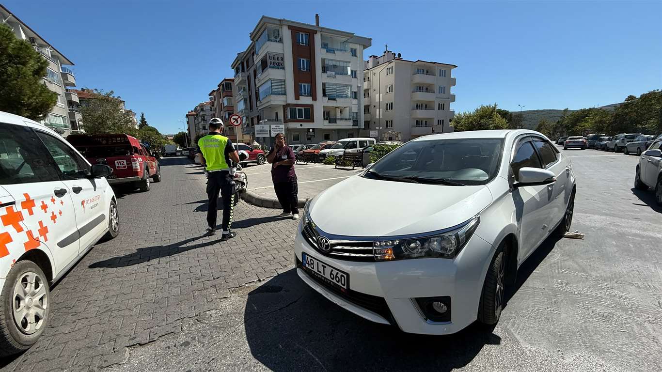       Menteşe’de otomobil ile motosiklet çarpıştı: Kadın sürücü hafif yaralandı haberi