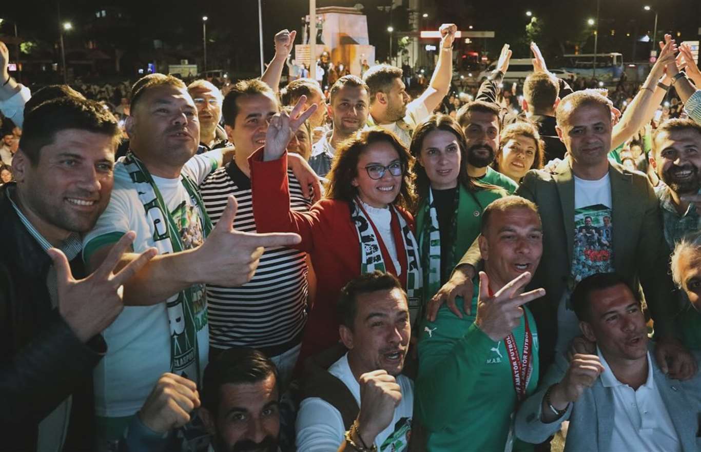 Muğlaspor'un şampiyonluğu Cumhuriyet Meydanı'nda kutlandı haberi
