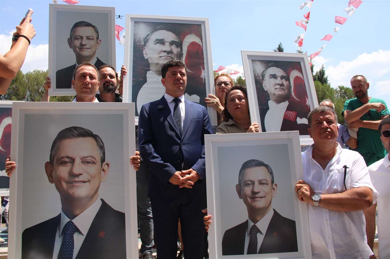 Nail Kızıl ve ekibi il binasından ayrıldı: Muğla’da yeni adres Özgür Özel İletişim Ofisi haberi