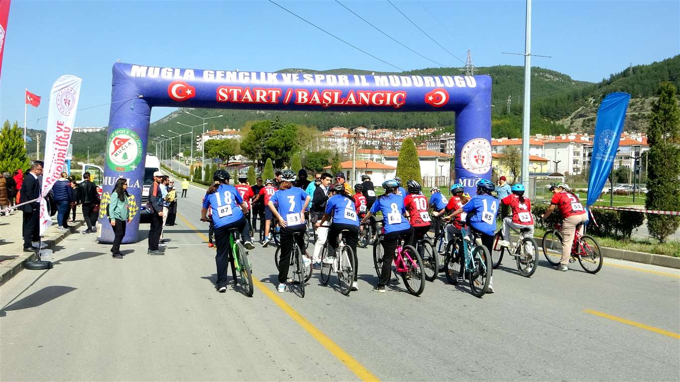 Muğla'da okul sporları bisiklet yarışı düzenlendi haberi