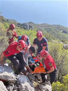    Paraşüt kazasında yaralanan şahsı UMKE ve JAK ekipleri kurtardı haberi