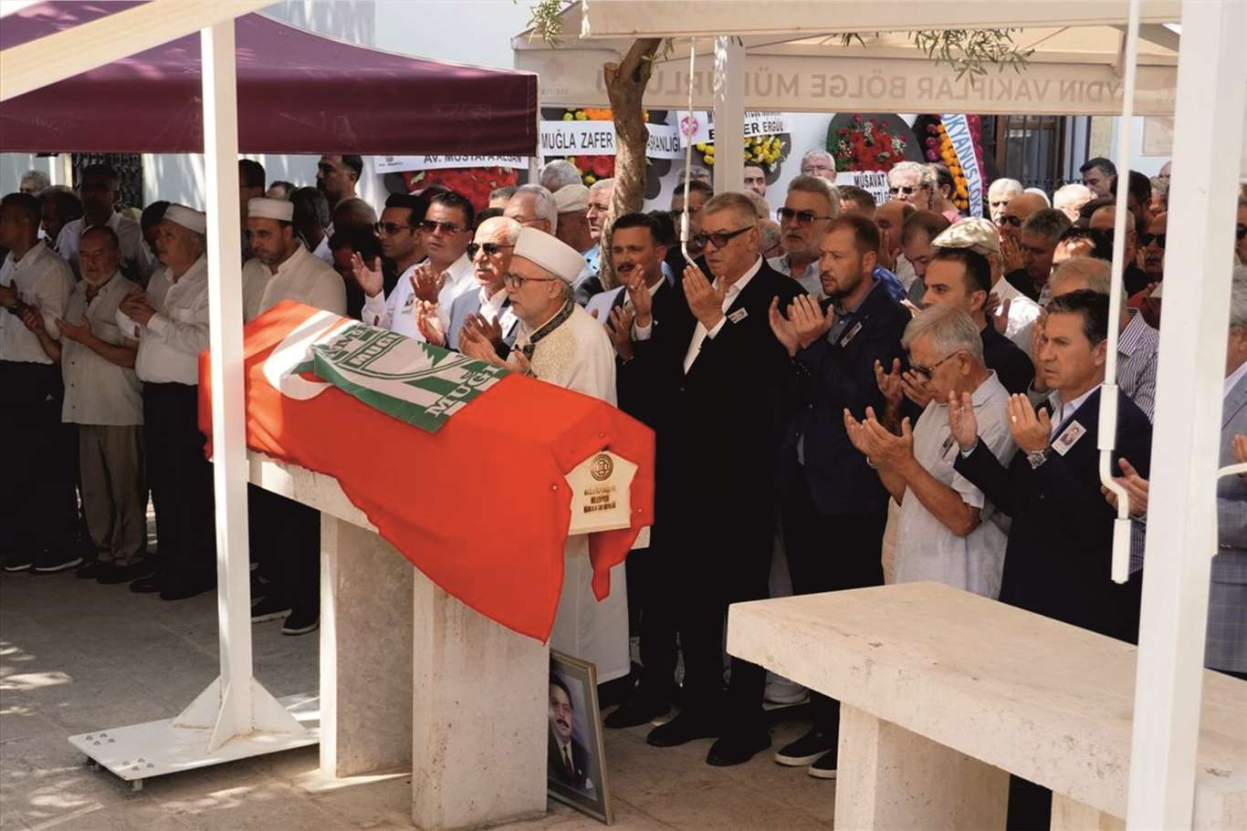  Latif Sakıcı son yolculuğuna uğurlandı haberi