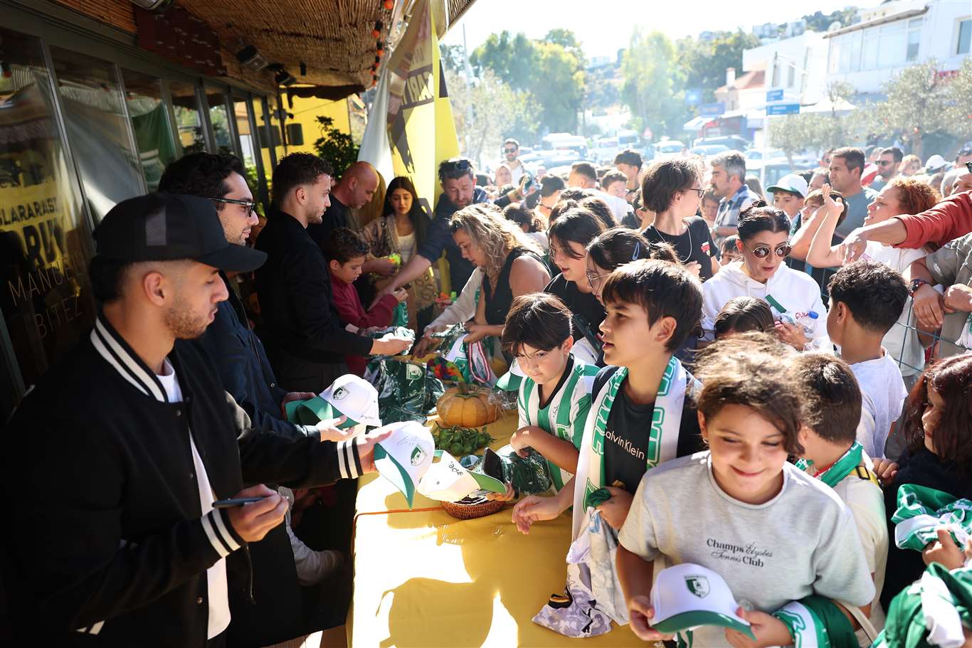 Bodrum FK ve 'Daha 17' oyuncularına sevgi seli haberi