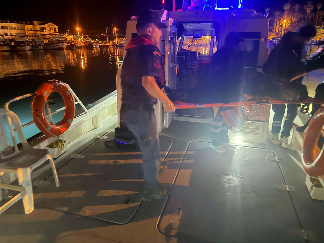 Ticari gemide rahatsızlanan şahıs denizden tıbbi tahliyesi yapıldı haberi