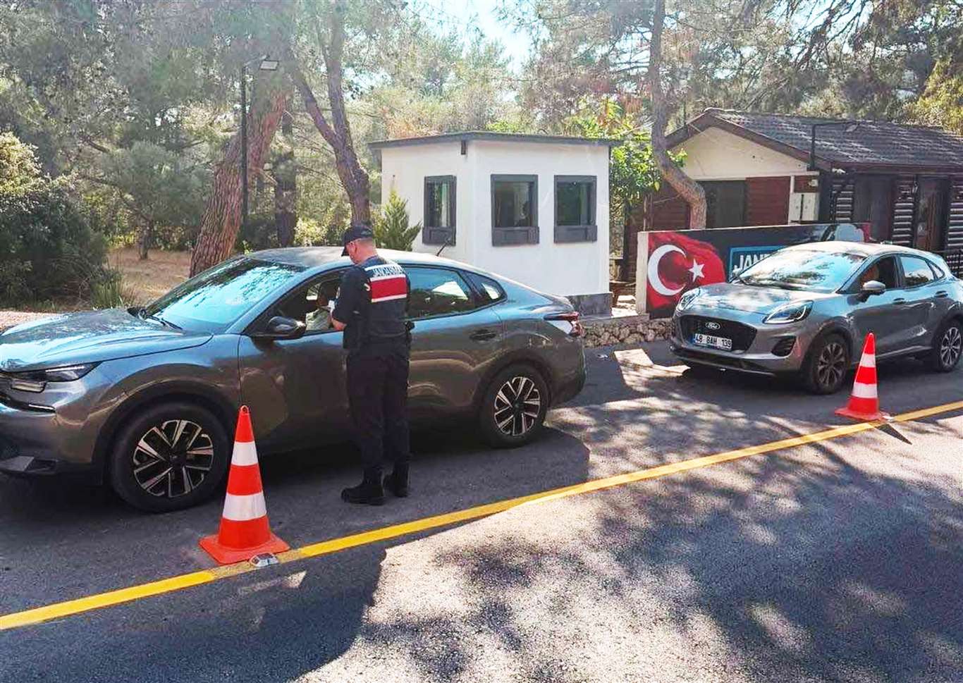    Jandarma denetimlerinde 155 araç trafikten men edildi haberi