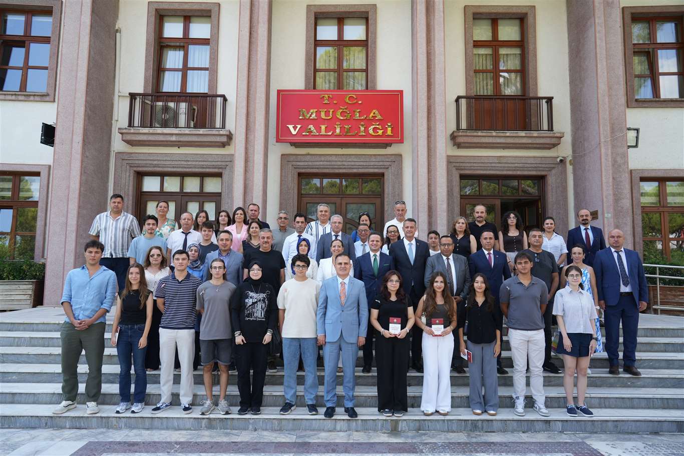 Vali Akbıyık: Türkiye Yüzyılı başarılı gençlerimizin sayesinde inşa edilecek haberi