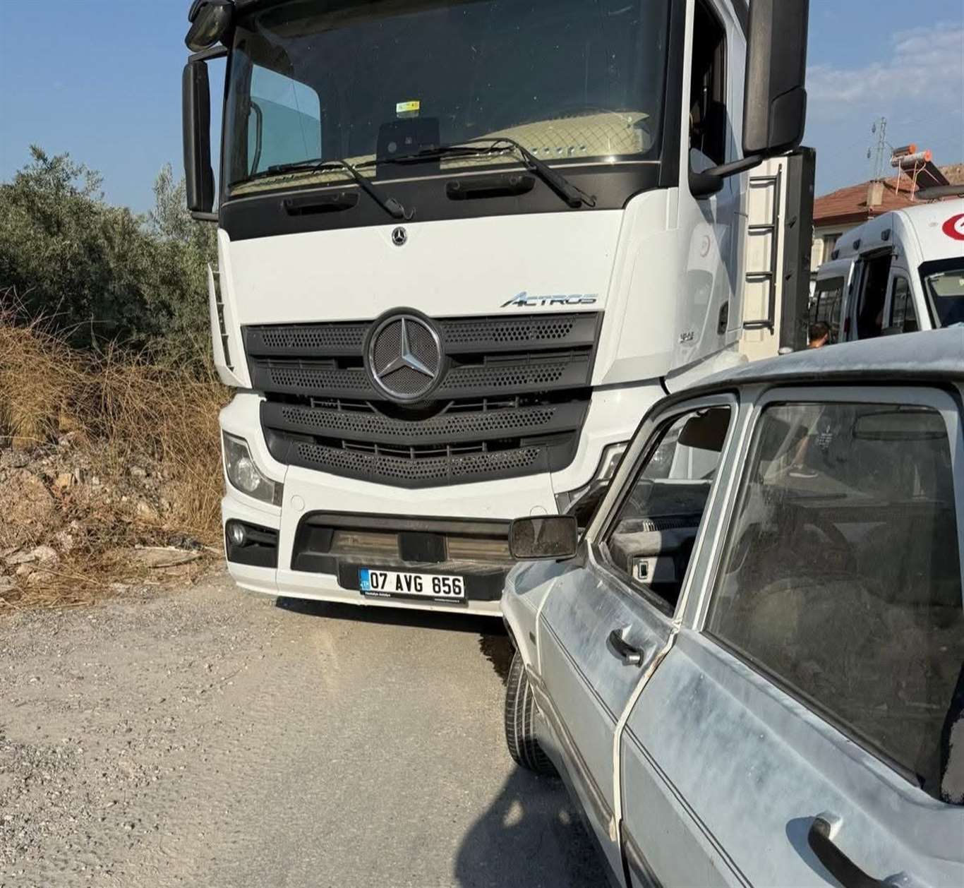 Yatağan'da tır ile otomobil çarpıştı: 4 yaralı haberi