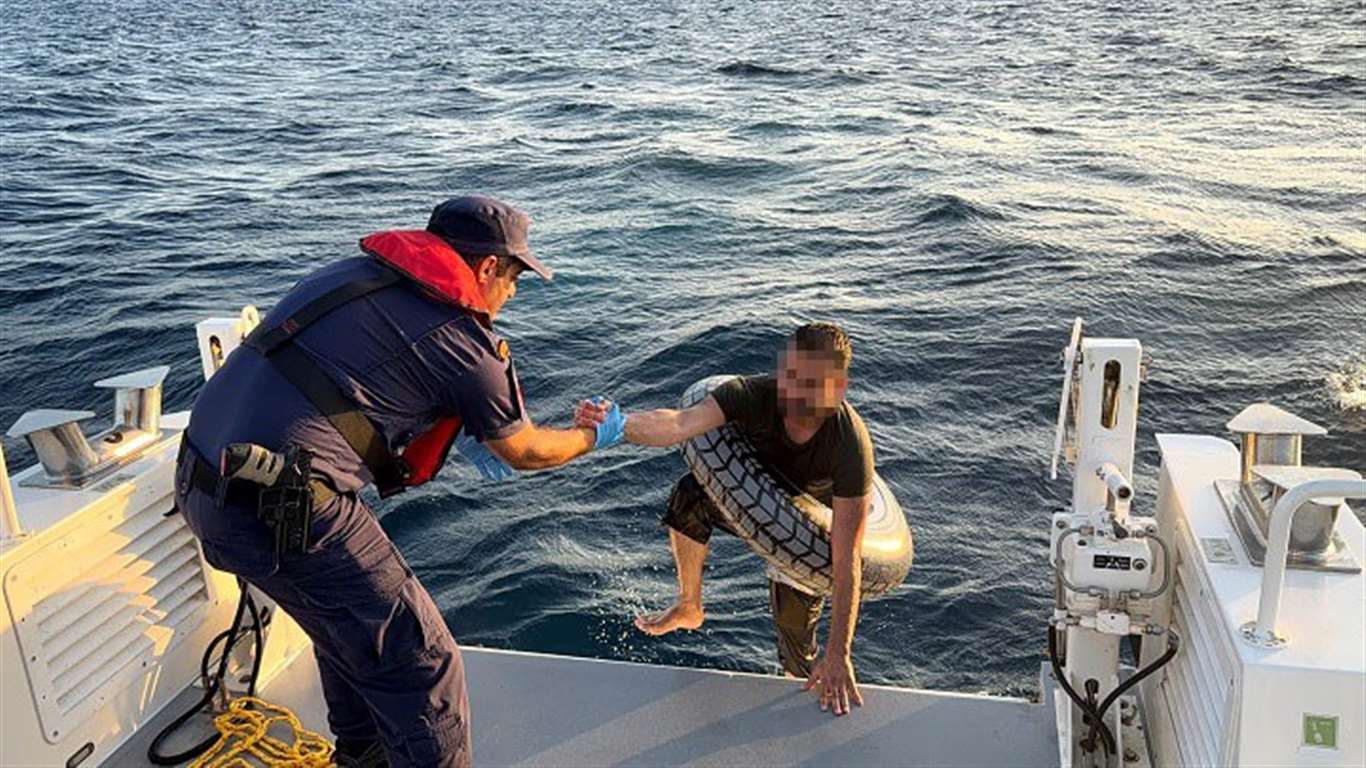 Yüzerek Yunanistan’a geçmeye çalışırken yakalandı haberi