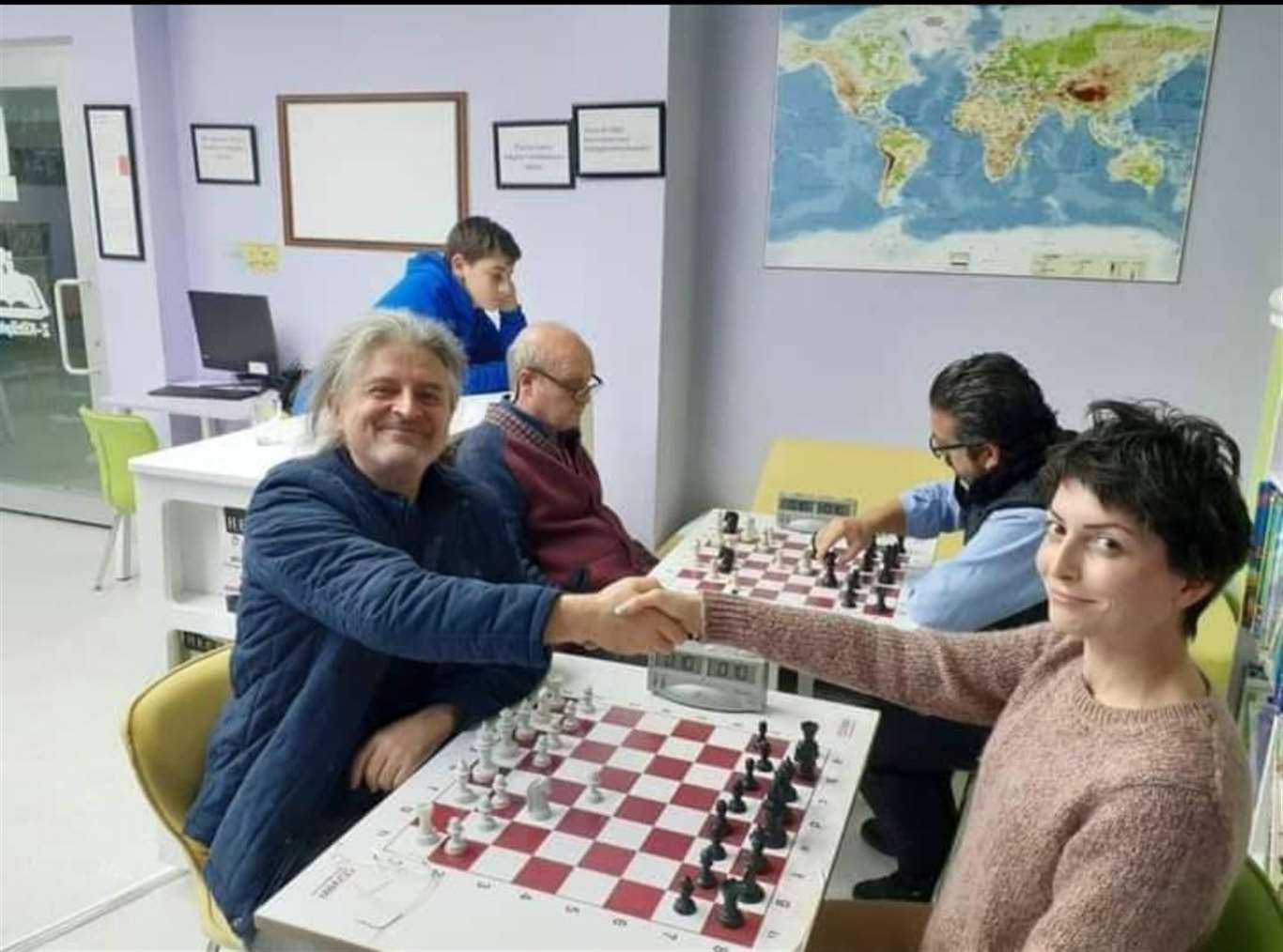       Köyceğiz'de öğretmenler satranç turnuvasında mücadele etti haberi
