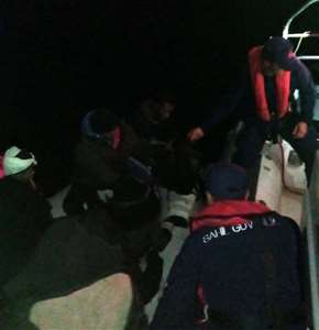       7 göçmen sahil güvenlik ekipleri tarafından kurtarıldı haberi