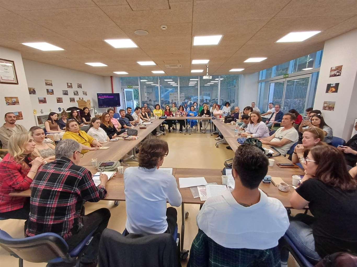    Kitap kulübü, beş yıldır okuma kültürünü yaygınlaştırıyor haberi