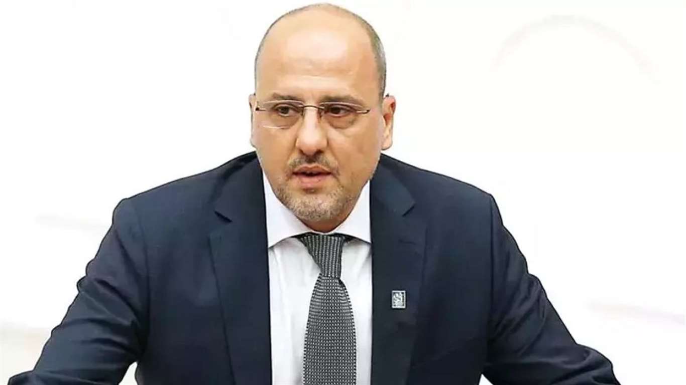 TİP Milletvekili Ahmet Şık, Karataş Plajı'na ulaşımı engelleyen çalışmayı sordu: haberi