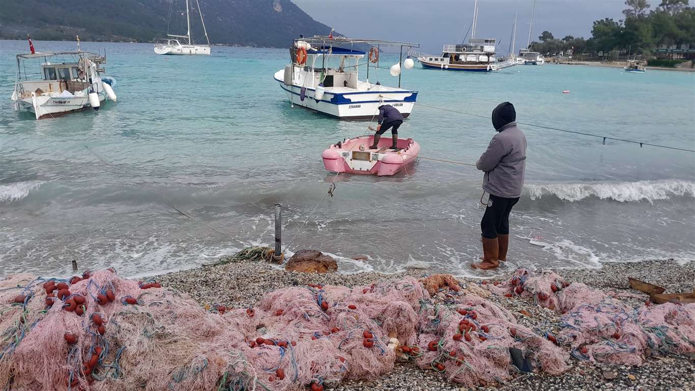 Akbük'te balıkçılar iskele sorunu nedeniyle zor günler yaşıyor haberi