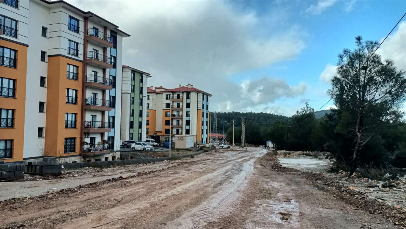 Akçaova'da hayvan barınağı ve TOKİ yolunda çalışma başladı haberi