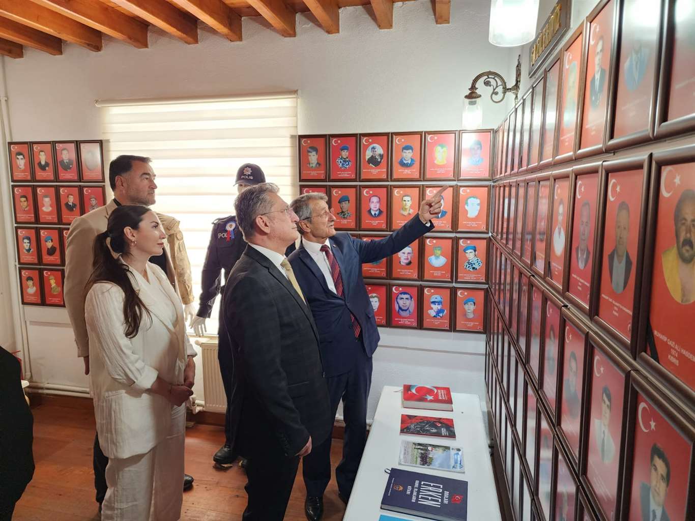  Ak Parti'den şehit ailelerine ziyaret haberi