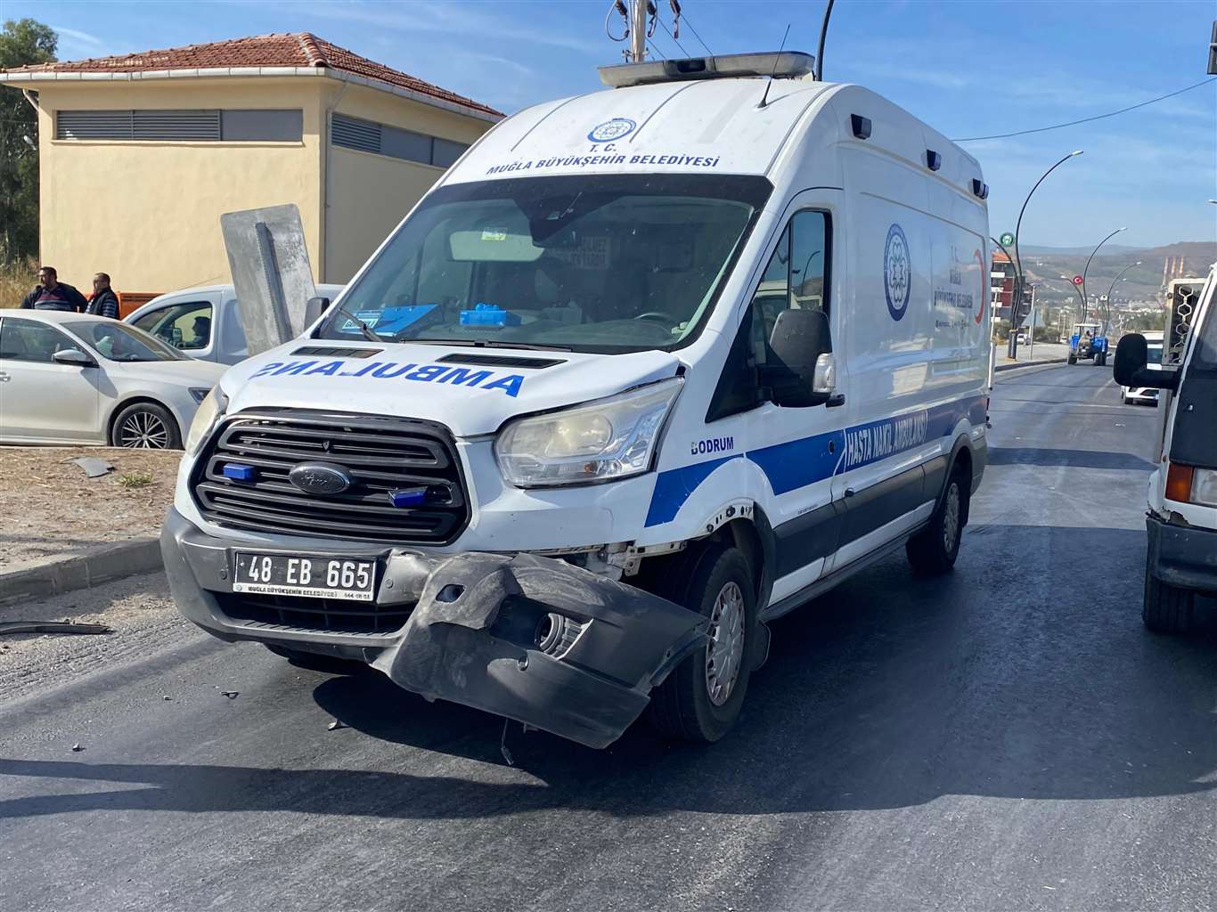 Ambulans ile otomobil çarpıştı: 1 yaralı haberi