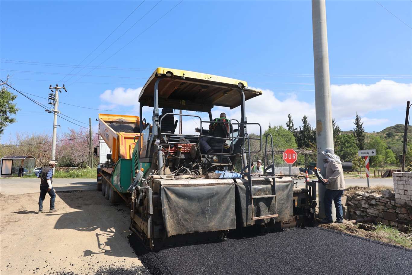 Datça'da 13 kilometre sıcak asfalt serimi tamamlandı haberi