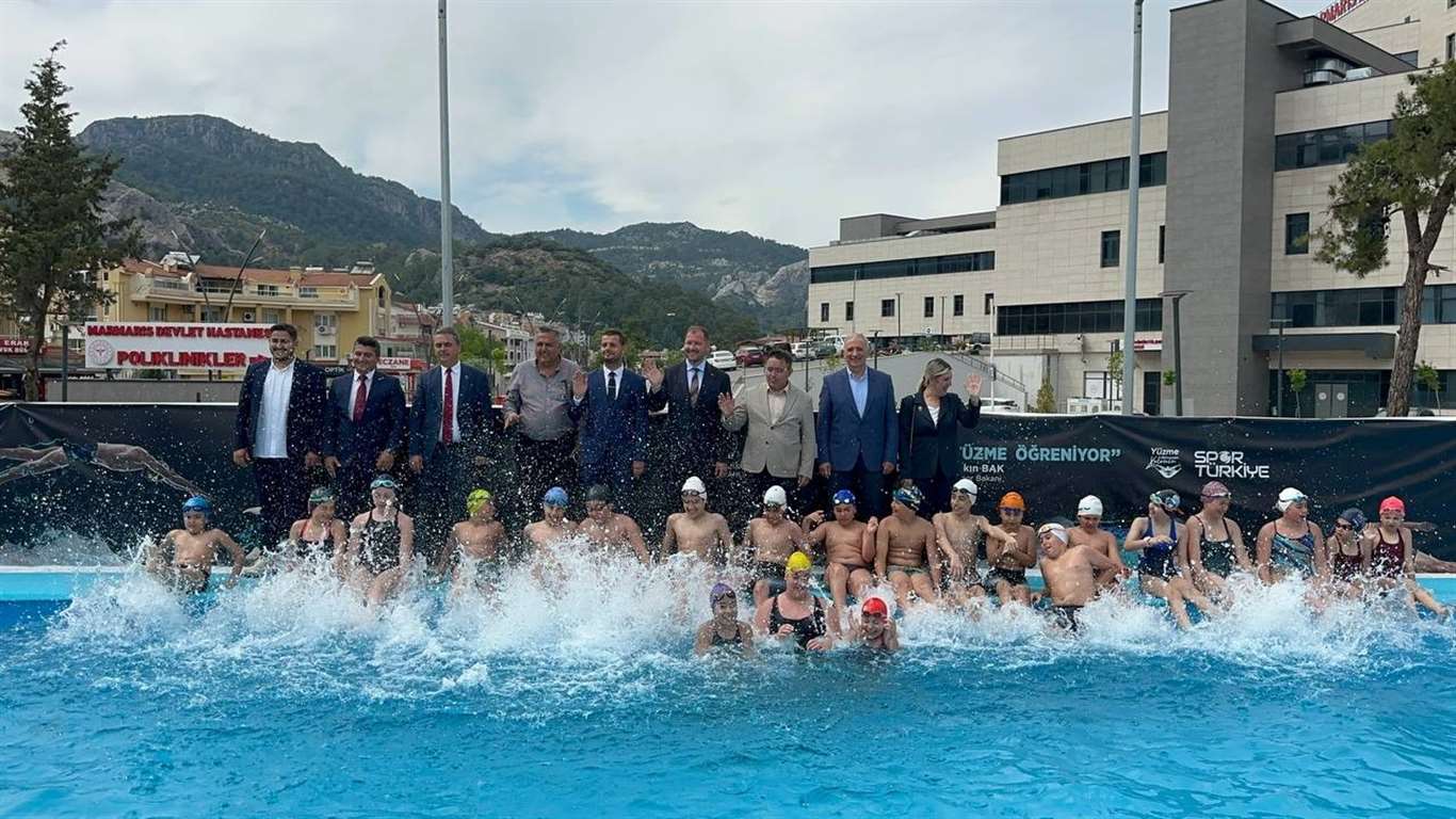 Bakan Aşkın'dan Marmarisli genç yüzücülere 19 Mayıs hediyesi haberi