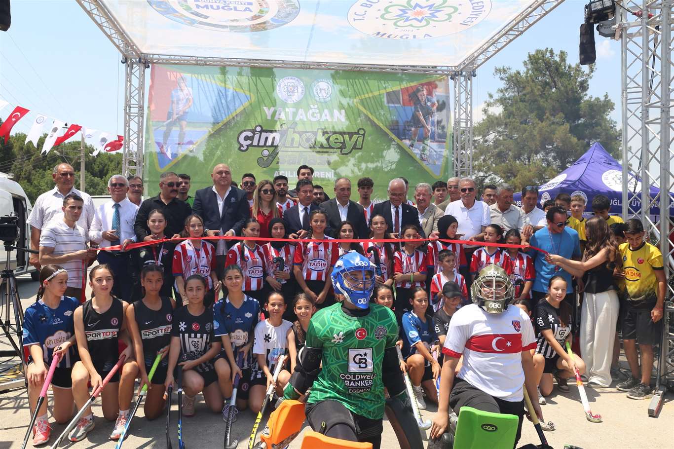 Bozüyük Ayser Kazım Eren Ortaokulu'na çim hokey sahası kazandırıldı haberi