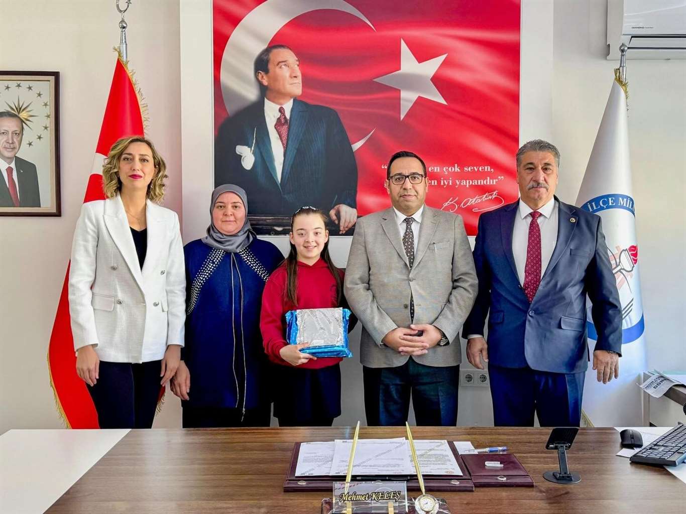       Menteşeli Azra İstiklal Marşı okuma yarışmasında Türkiye birincisi oldu haberi