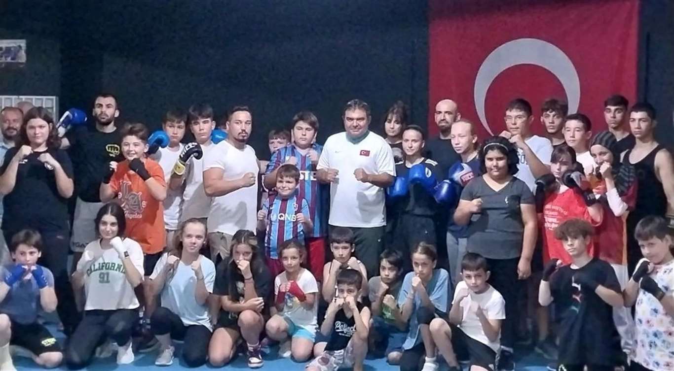 Kaymakam Balcı, Uluslararası Boks Şampiyonu Alcu ile antrenman yaptı haberi