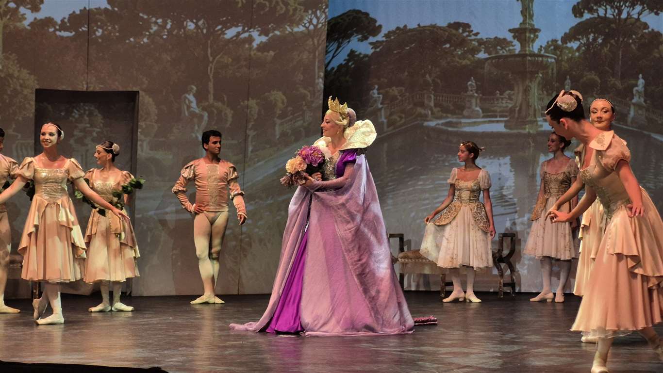 23. Uluslararası Bodrum Bale Festivali Kuğu Gölü ile başladı haberi