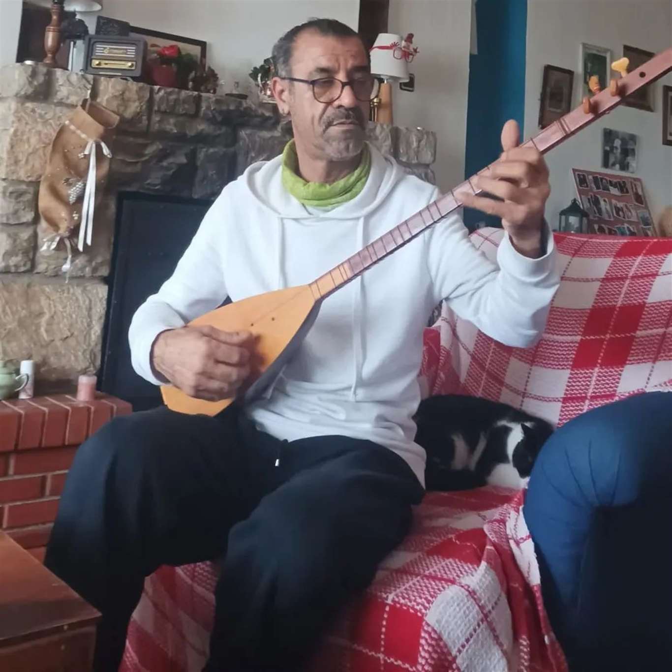  Bodrum'da Barış Manço'nun sahne arkadaşı tüfekle vurulmuş halde bulundu haberi