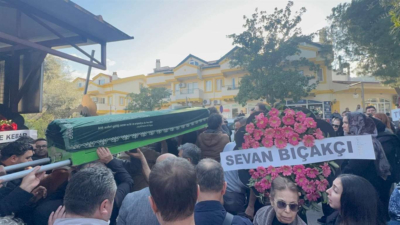       Basketbol efsanesi Okçuoğlu, Marmaris'te son yolculuğuna uğurlandı haberi