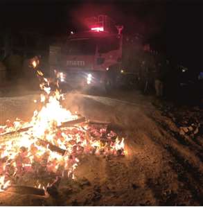 Ücretlerini alamayan işçiler malzemeleri ateşe verdi haberi