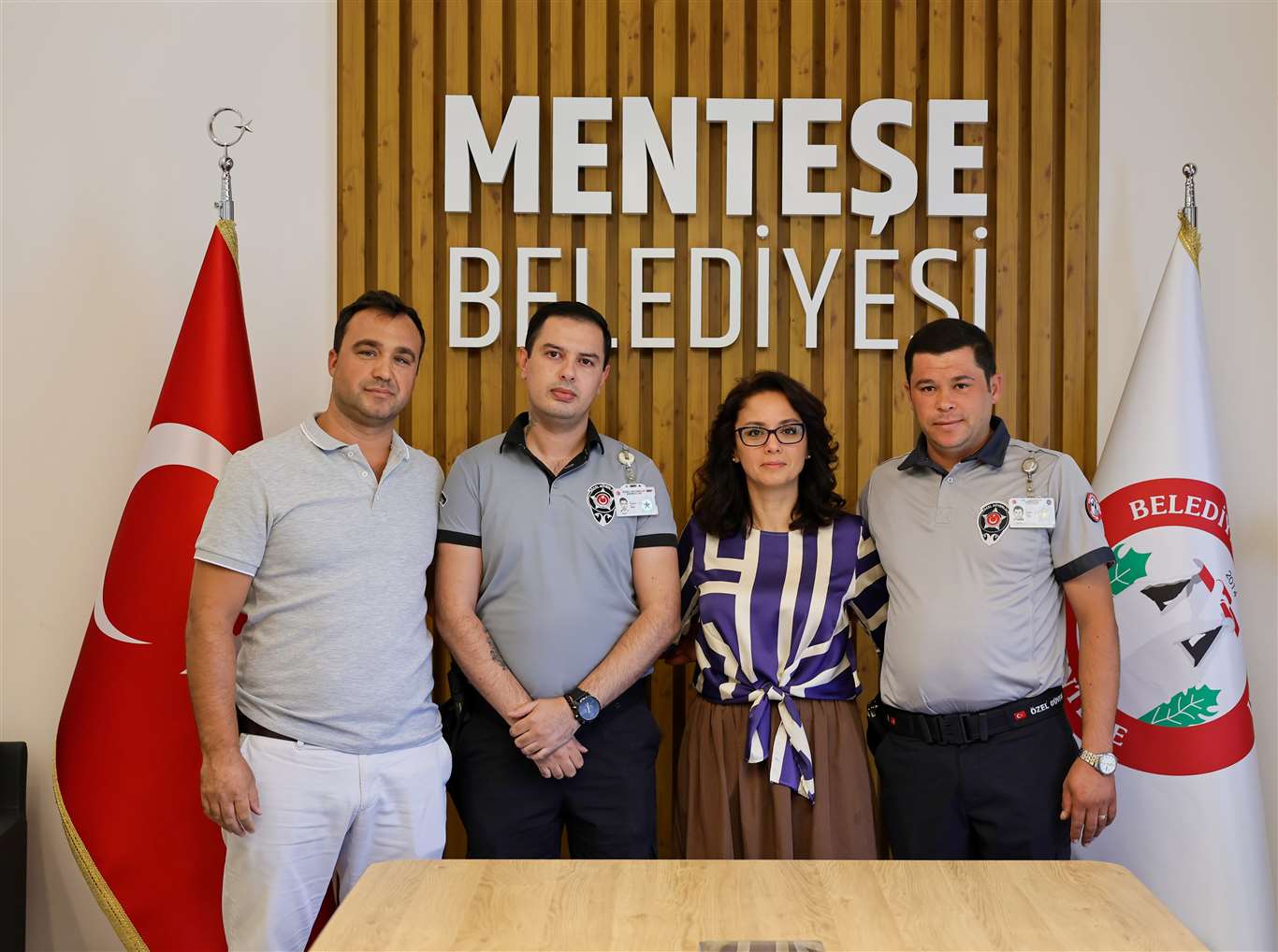 Bayrak saldırısının şüphelisi, güvenlik görevlilerinin dikkat ile yakalandı haberi
