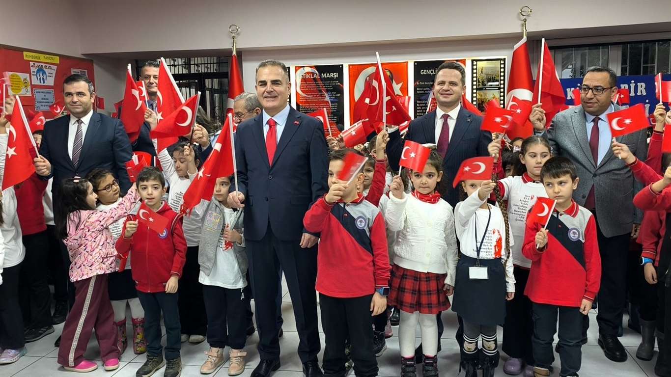 İkinci dönemin ilk dersinin konusu 'Bayrak' haberi