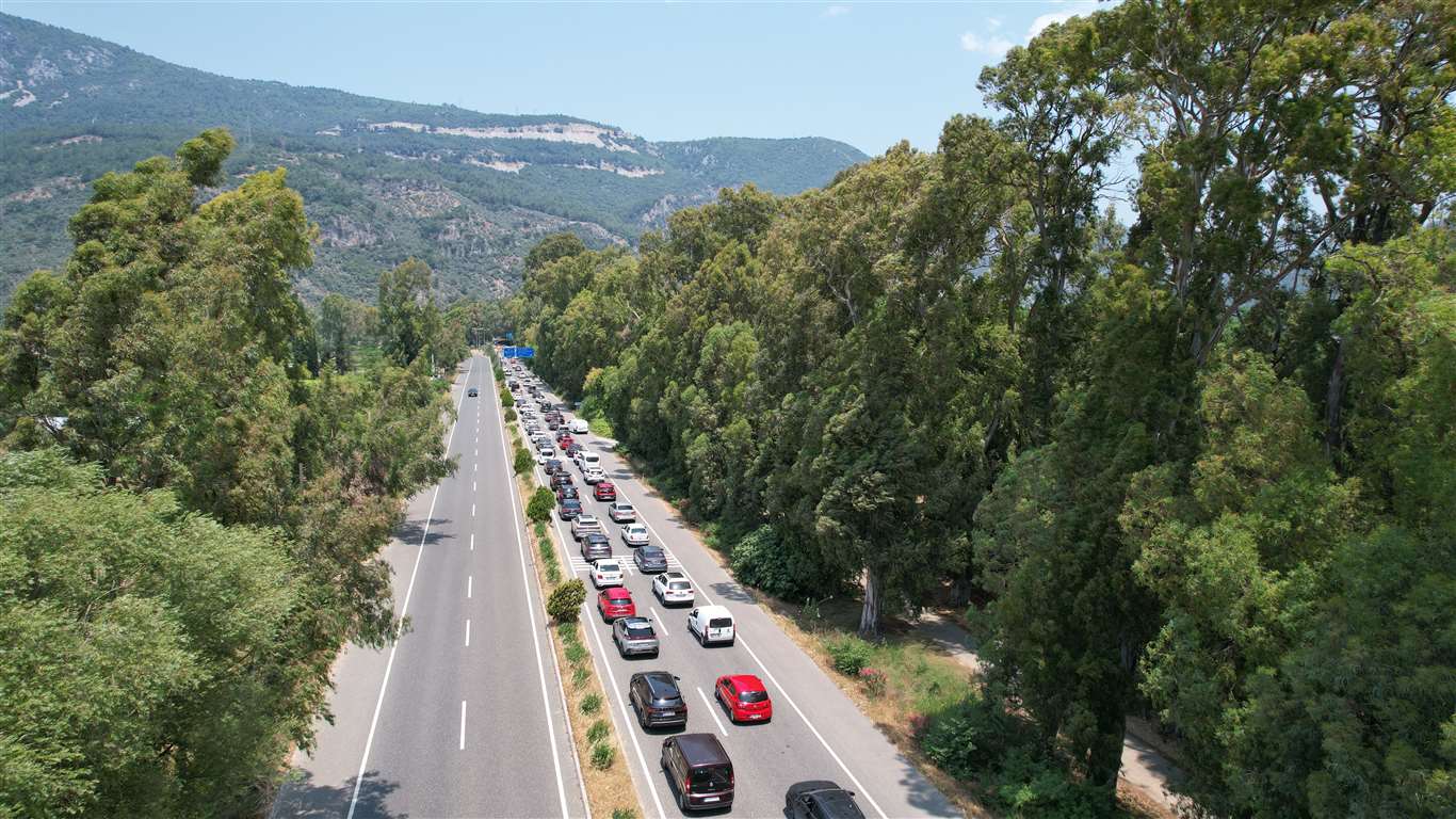  Muğla'da bayram tatili dönüşü trafik felç oldu haberi