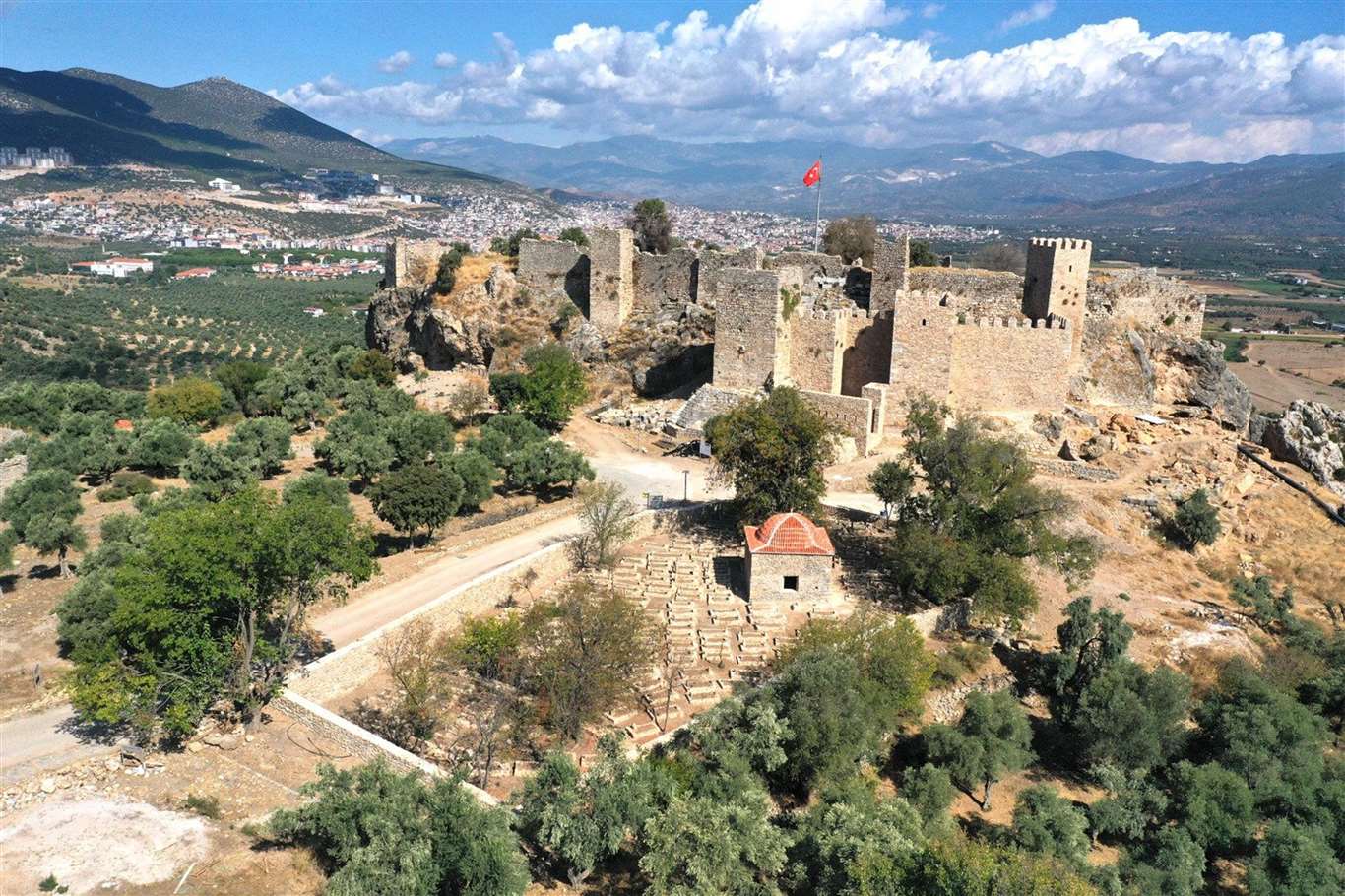 Beçin Kalesi’nde tarihi miras geleceğe taşınıyor haberi